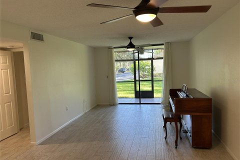 Condo in South Pasadena, Florida, 2 bedrooms  № 2321274 - photo 12