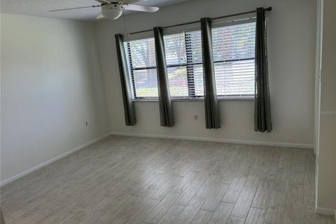 Condo in South Pasadena, Florida, 2 bedrooms  № 2321274 - photo 19