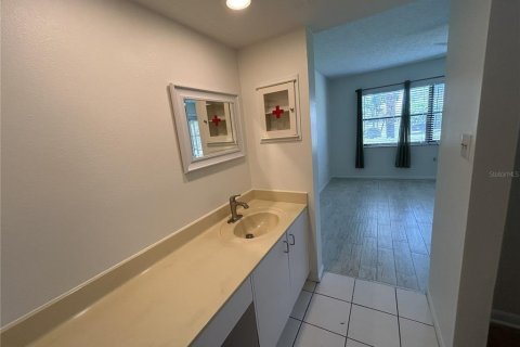 Condo in South Pasadena, Florida, 2 bedrooms  № 2321274 - photo 25