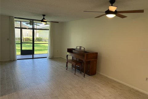 Condo in South Pasadena, Florida, 2 bedrooms  № 2321274 - photo 10