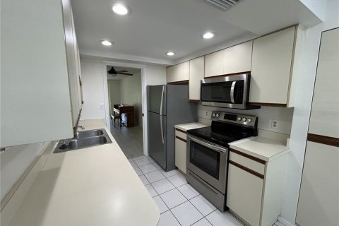 Condo in South Pasadena, Florida, 2 bedrooms  № 2321274 - photo 9