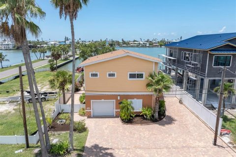 Villa ou maison à vendre à Redington Beach, Floride: 4 chambres, 274.34 m2 № 2199486 - photo 2
