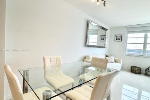 Снять в аренду кондоминиум в Майами-Бич, Флорида 1 спальня, 49.24м2, № 1882264 - фото 5