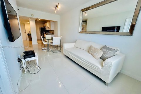 Снять в аренду кондоминиум в Майами-Бич, Флорида 1 спальня, 49.24м2, № 1882264 - фото 1