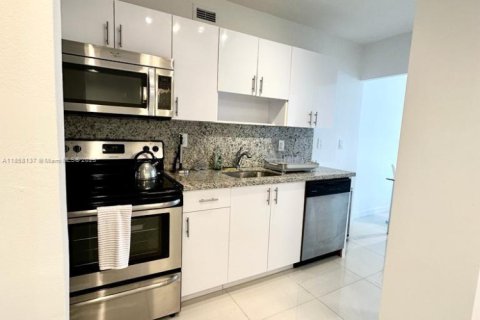 Снять в аренду кондоминиум в Майами-Бич, Флорида 1 спальня, 49.24м2, № 1882264 - фото 7