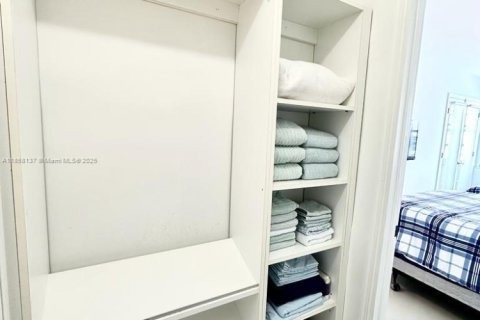 Снять в аренду кондоминиум в Майами-Бич, Флорида 1 спальня, 49.24м2, № 1882264 - фото 14