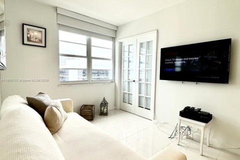 Снять в аренду кондоминиум в Майами-Бич, Флорида 1 спальня, 49.24м2, № 1882264 - фото 4