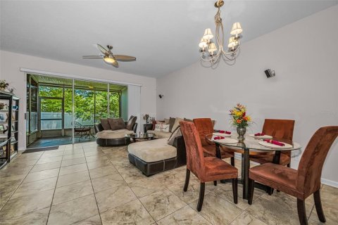 Touwnhouse à vendre à Tampa, Floride: 3 chambres, 150.97 m2 № 2221416 - photo 4