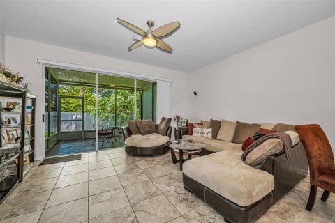 Touwnhouse à vendre à Tampa, Floride: 3 chambres, 150.97 m2 № 2221416 - photo 6