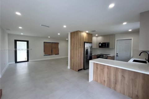 Villa ou maison à vendre à Miami, Floride: 3 chambres, 113.53 m2 № 2417771 - photo 2