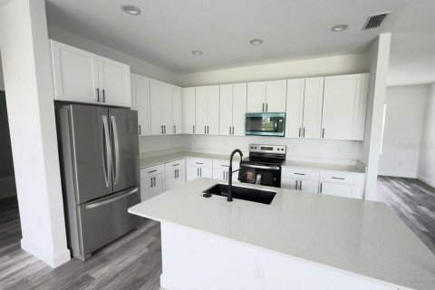 Villa ou maison à vendre à Port Charlotte, Floride: 4 chambres, 176.79 m2 № 2123577 - photo 2