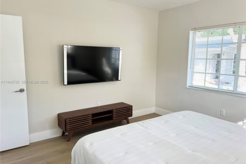 Casa en alquiler en Biscayne Park, Florida, 1 dormitorio № 2055552 - foto 12