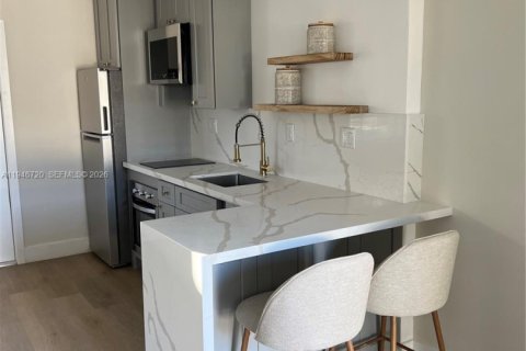 Casa en alquiler en Biscayne Park, Florida, 1 dormitorio № 2055552 - foto 2