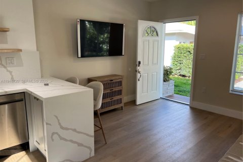 Casa en alquiler en Biscayne Park, Florida, 1 dormitorio № 2055552 - foto 18