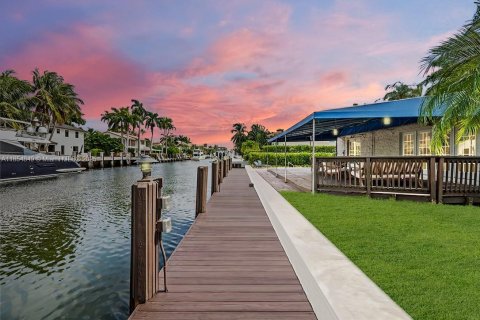 House in Fort Lauderdale, Florida 4 bedrooms, 234.3 sq.m. № 1872753 - photo 2