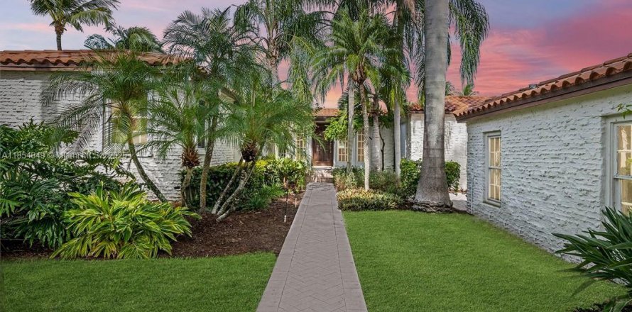 House in Fort Lauderdale, Florida 4 bedrooms, 234.3 sq.m. № 1872753