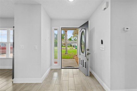 Villa ou maison à vendre à Deltona, Floride: 4 chambres, 163.79 m2 № 2427359 - photo 4