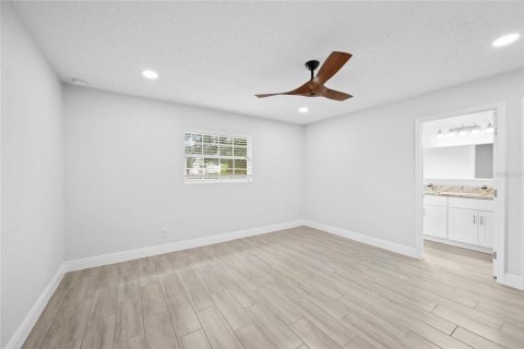 Villa ou maison à vendre à Deltona, Floride: 4 chambres, 163.79 m2 № 2427359 - photo 16
