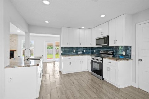 Villa ou maison à vendre à Deltona, Floride: 4 chambres, 163.79 m2 № 2427359 - photo 11