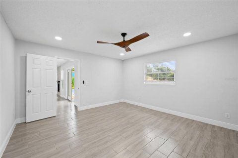 Villa ou maison à vendre à Deltona, Floride: 4 chambres, 163.79 m2 № 2427359 - photo 17