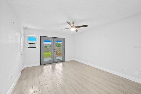 Villa ou maison à vendre à Deltona, Floride: 4 chambres, 163.79 m2 № 2427359 - photo 24