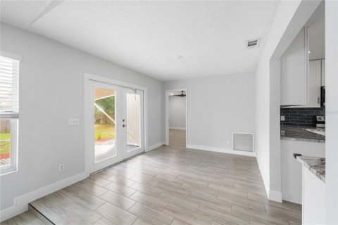 Villa ou maison à vendre à Deltona, Floride: 4 chambres, 163.79 m2 № 2427359 - photo 9