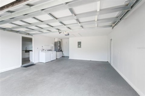 Villa ou maison à vendre à Deltona, Floride: 4 chambres, 163.79 m2 № 2427359 - photo 28