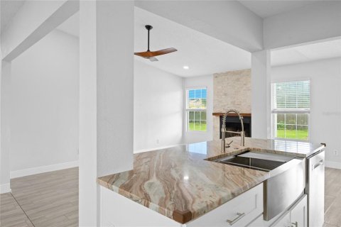 Villa ou maison à vendre à Deltona, Floride: 4 chambres, 163.79 m2 № 2427359 - photo 13