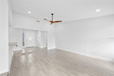 Villa ou maison à vendre à Deltona, Floride: 4 chambres, 163.79 m2 № 2427359 - photo 6