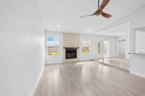 Villa ou maison à vendre à Deltona, Floride: 4 chambres, 163.79 m2 № 2427359 - photo 7