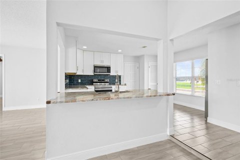 Villa ou maison à vendre à Deltona, Floride: 4 chambres, 163.79 m2 № 2427359 - photo 12