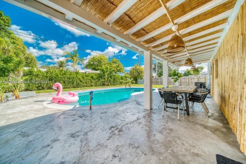 Casa en alquiler en Miami, Florida, 3 dormitorios, 145.02 m2 № 1932191 - foto 24