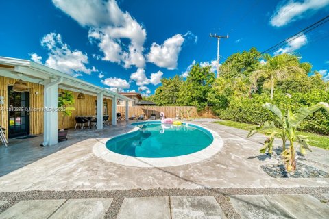 Casa en alquiler en Miami, Florida, 3 dormitorios, 145.02 m2 № 1932191 - foto 23
