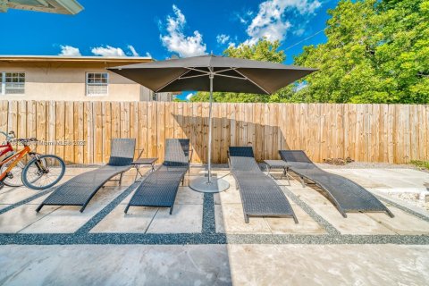 Casa en alquiler en Miami, Florida, 3 dormitorios, 145.02 m2 № 1932191 - foto 20