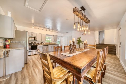 Casa en alquiler en Miami, Florida, 3 dormitorios, 145.02 m2 № 1932191 - foto 8