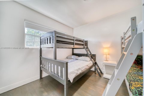 Casa en alquiler en Miami, Florida, 3 dormitorios, 145.02 m2 № 1932191 - foto 12