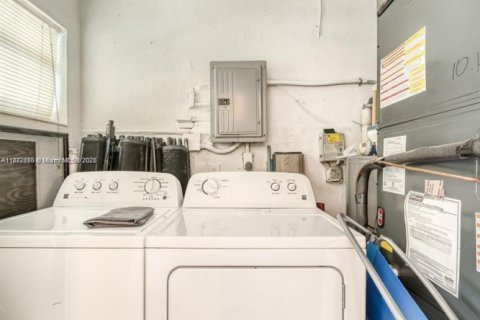 Casa en alquiler en Miami, Florida, 3 dormitorios, 145.02 m2 № 1932191 - foto 18