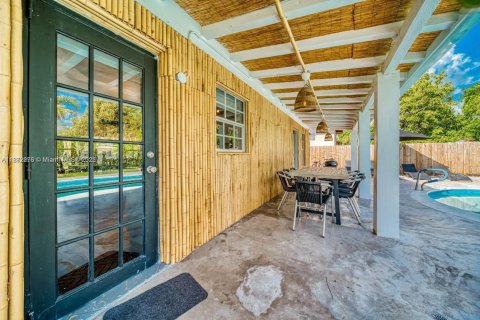 Casa en alquiler en Miami, Florida, 3 dormitorios, 145.02 m2 № 1932191 - foto 19