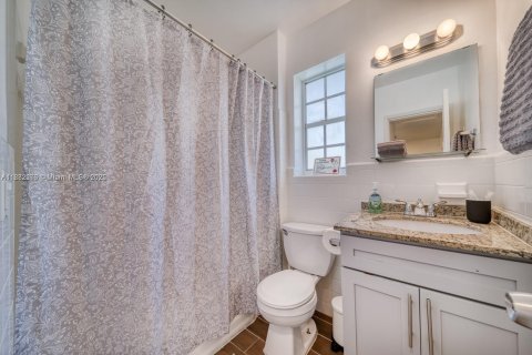 Casa en alquiler en Miami, Florida, 3 dormitorios, 145.02 m2 № 1932191 - foto 16