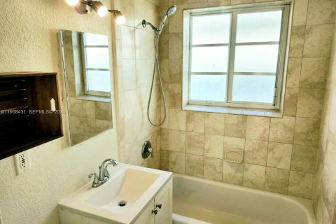 Copropriété à louer à Miami Beach, Floride: 2 chambres, 84.36 m2 № 2022214 - photo 16