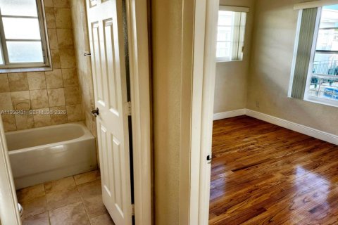 Copropriété à louer à Miami Beach, Floride: 2 chambres, 84.36 m2 № 2022214 - photo 12