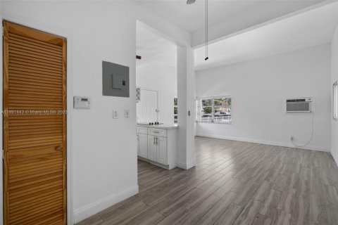 Снять в аренду виллу или дом в Майами-Бич, Флорида 1 спальня, № 1944705 - фото 11