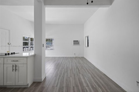 Снять в аренду виллу или дом в Майами-Бич, Флорида 1 спальня, № 1944705 - фото 9