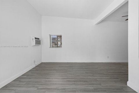 Снять в аренду виллу или дом в Майами-Бич, Флорида 1 спальня, № 1944705 - фото 13