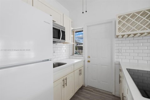 Снять в аренду виллу или дом в Майами-Бич, Флорида 1 спальня, № 1944705 - фото 3