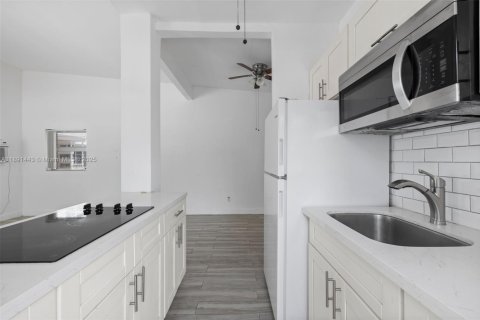 Снять в аренду виллу или дом в Майами-Бич, Флорида 1 спальня, № 1944705 - фото 1