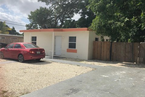 House in Miami Gardens, Florida 2 bedrooms, 66.89 sq.m. № 1806371 - photo 1