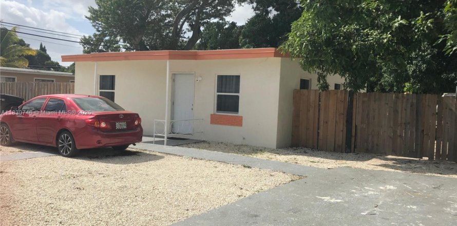 House in Miami Gardens, Florida 2 bedrooms, 66.89 sq.m. № 1806371