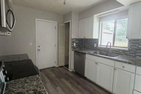 Casa en venta en Deltona, Florida, 2 dormitorios, 92.16 m2 № 2110041 - foto 10