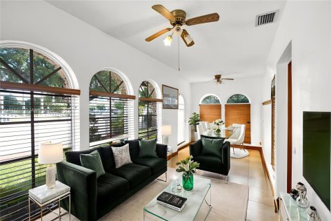 House in Miami Beach, Florida 6 bedrooms, 281.68 sq.m. № 1938856 - photo 8